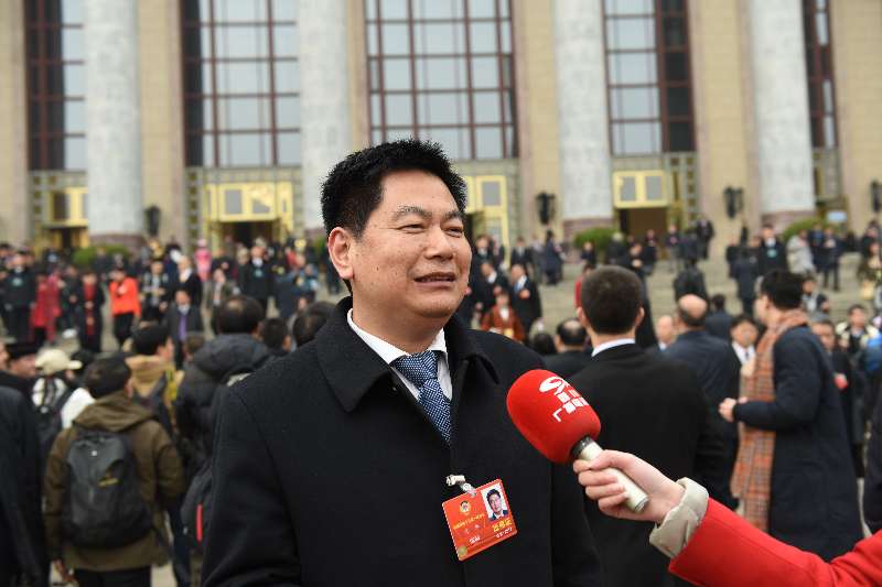 2018年3月3日，民建中央常委、中華職教社副理事長(zhǎng)、民建四川省委副主委、四川國(guó)弘現(xiàn)代教育投資公司董事長(zhǎng)蘇華作為住川全國(guó)政協(xié)委員在參加全國(guó)兩會(huì)時(shí)接受四川衛(wèi)視記者采訪.jpg