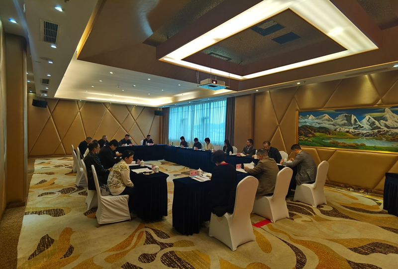 (2020.10.17)德陽外國語學(xué)校召開第五屆理事會(huì)第六次會(huì)議。蘇華主持會(huì)議.jpg