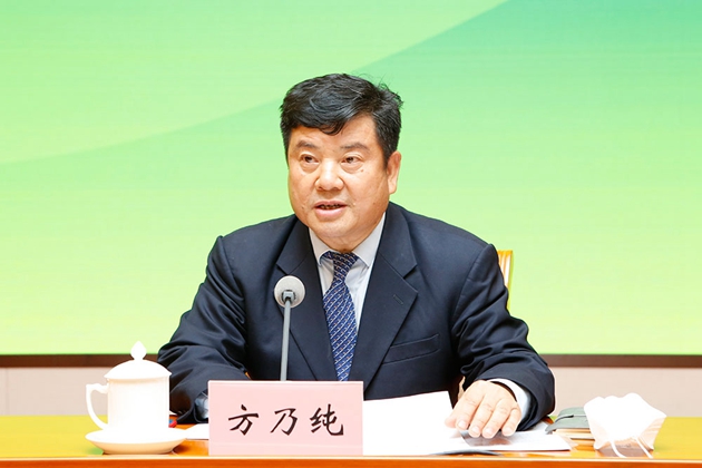 4.中華職業(yè)教育社黨組書(shū)記、總干事方乃純主持會(huì)議_副本.jpg