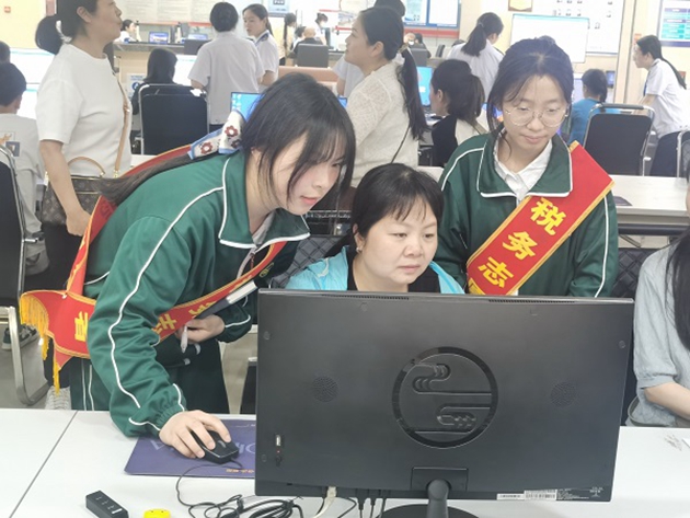 中江職中財(cái)經(jīng)商貿(mào)系學(xué)生參與稅務(wù)局稅收科普活動(dòng)，助力稅法知識(shí)普及1.jpg