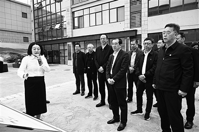 1、調研組在四川省雅安市漢源縣調研大學生電商直播創(chuàng)業(yè)項目以及就業(yè)援助吸納帶動就業(yè)情況。.jpg